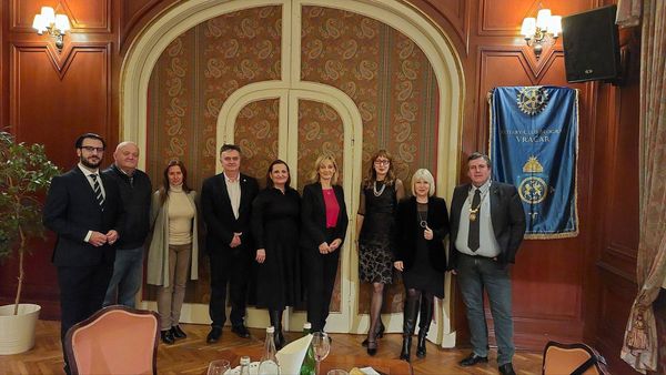 Predavanje Dragane Filipović, bivše ambasadorke Srbije