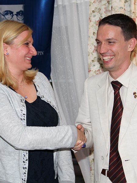 Stari i novi predsednik (jedan se smeška zato što mu je laknulo, a drugi zato što još ne zna šta ga čeka)