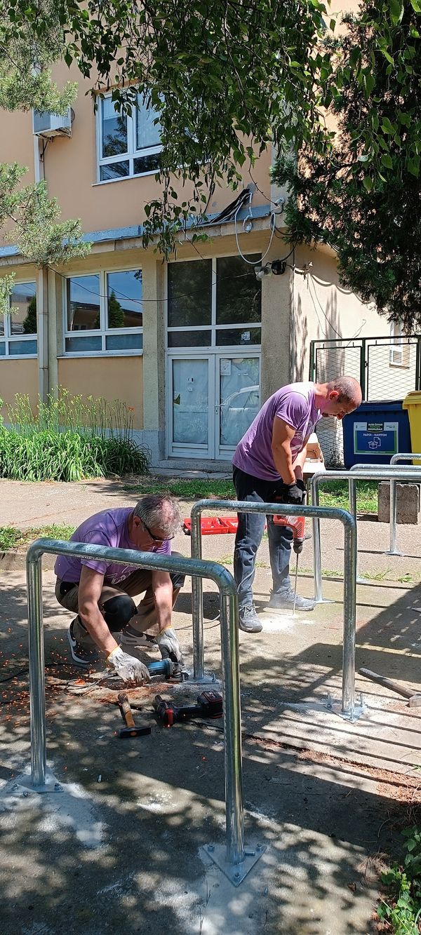 U sklopu višegodišnje akcije donacija i instalacija stalaka za bicikle…