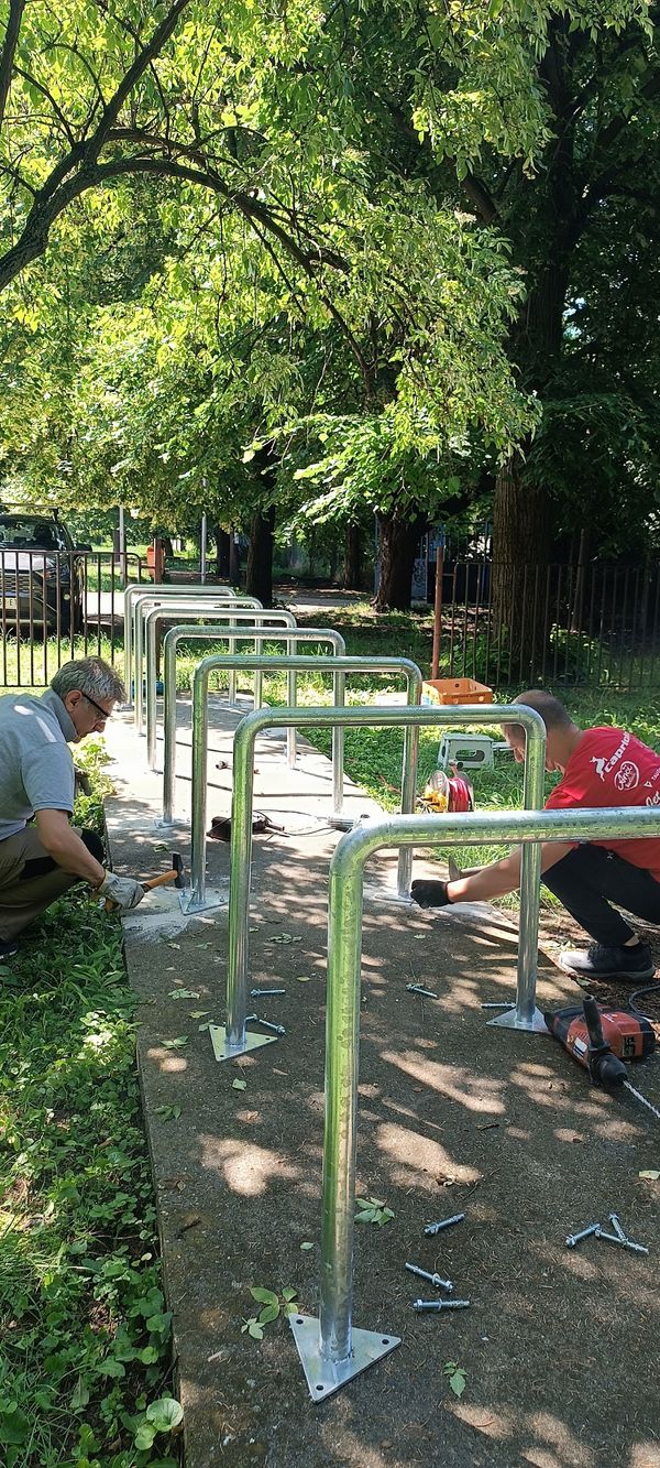 U sklopu višegodišnje akcije donacija i instalacija stalaka za bicikle…