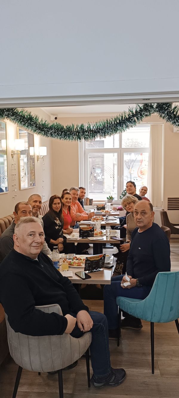 Subotu 21.12.2024. proveli smo u predivnom druženju sa našim bratskim Rotari…